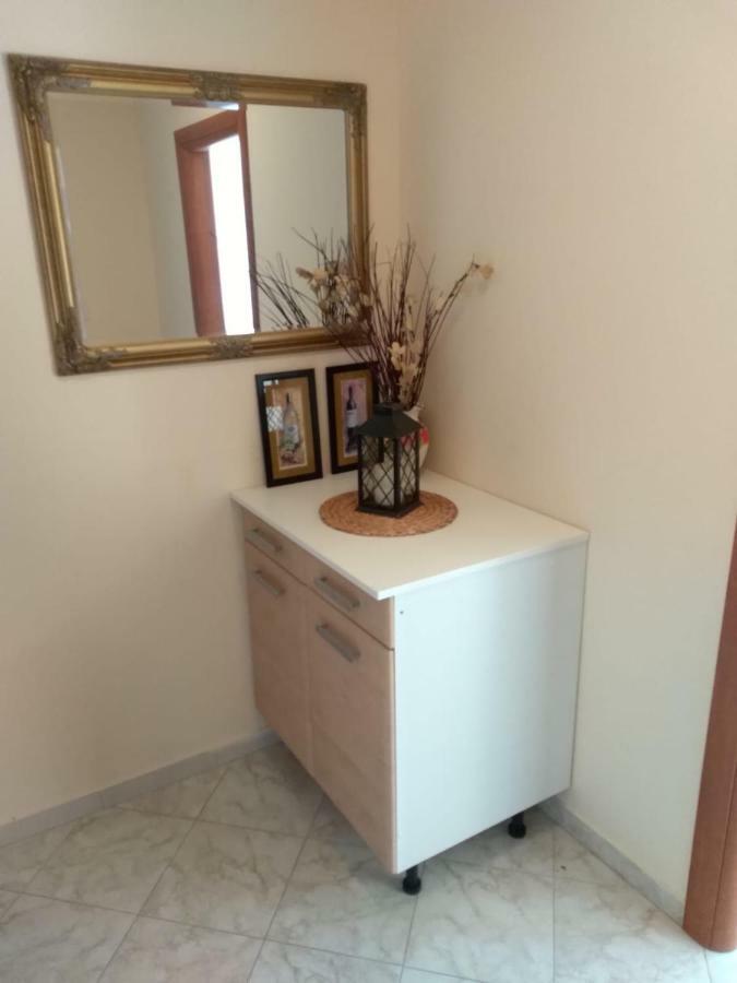 Eva Apartman *